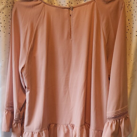 💖 Pink Long-Sleeve Top – Business Casual or Evening with Embroidery - Picture 2 of 3